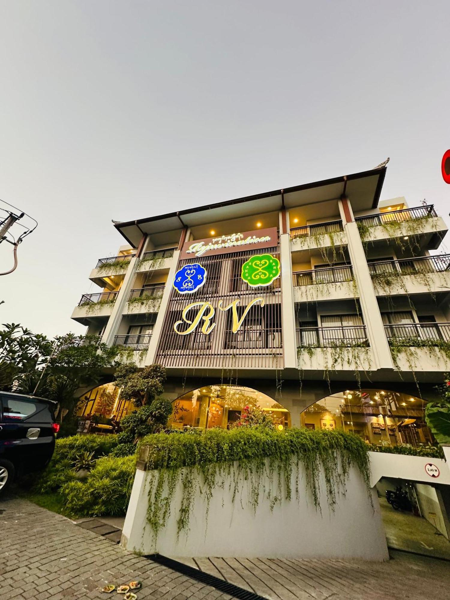 Rv Hotel Gianyar ウブド エクステリア 写真