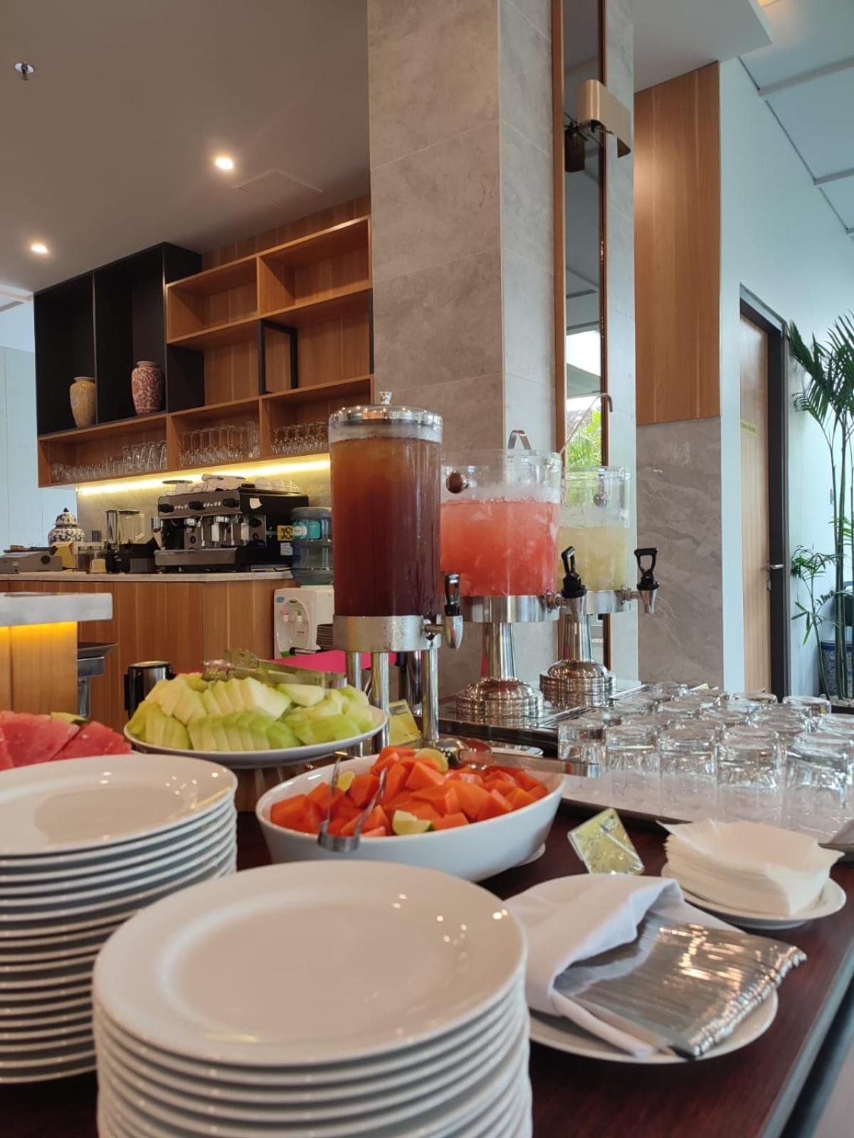 Rv Hotel Gianyar ウブド エクステリア 写真