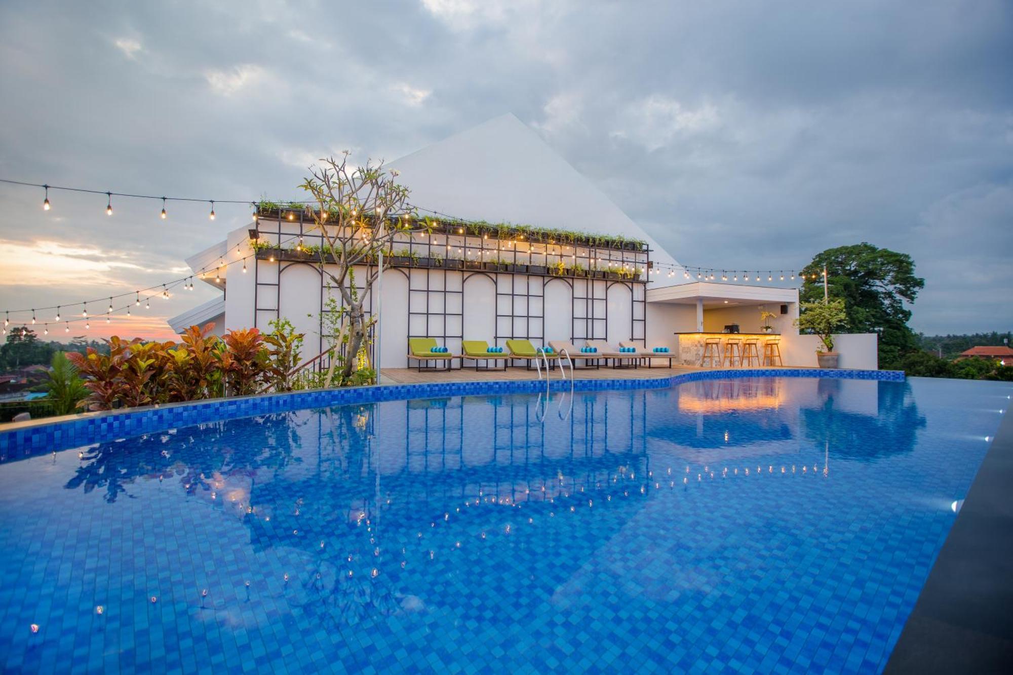 Rv Hotel Gianyar ウブド エクステリア 写真
